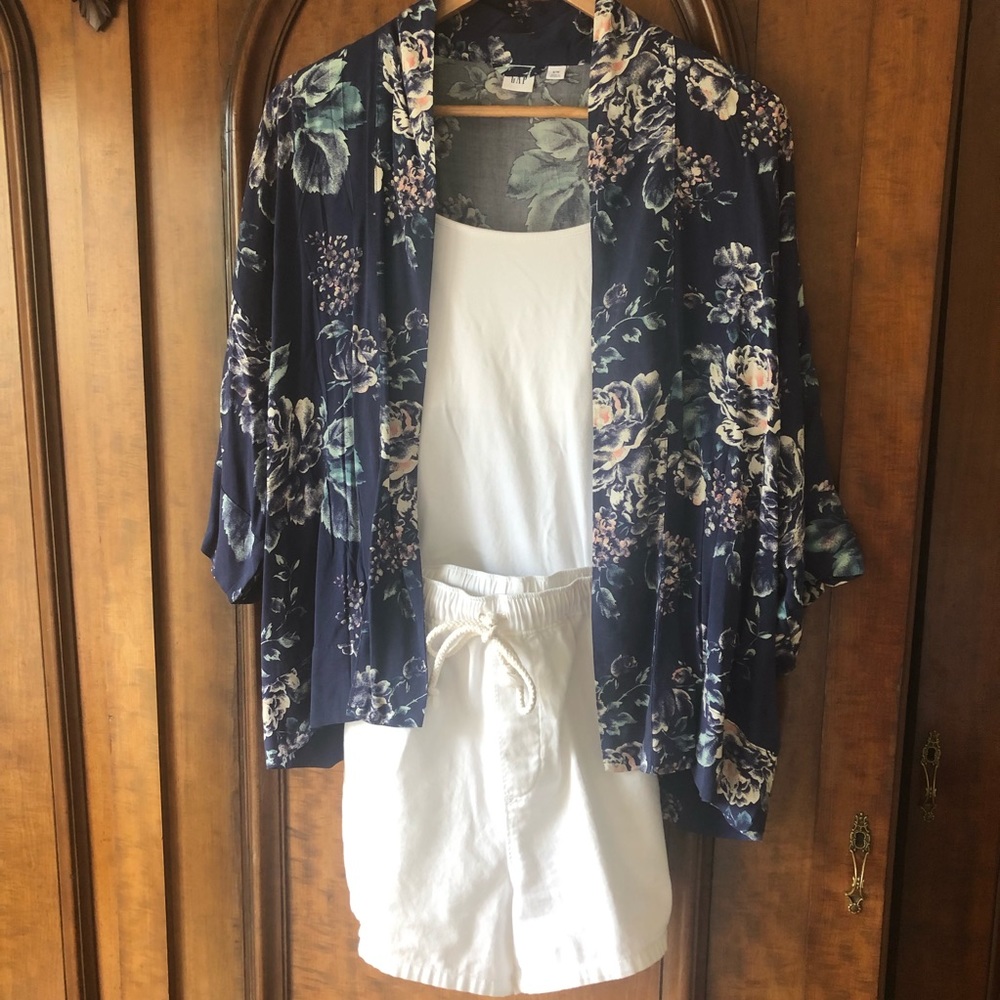 Gap Blue & White Boho kimono!